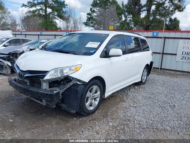 Toyota SIENNA LE 2020 5TDKZ3DC2LS055541 Image 2
