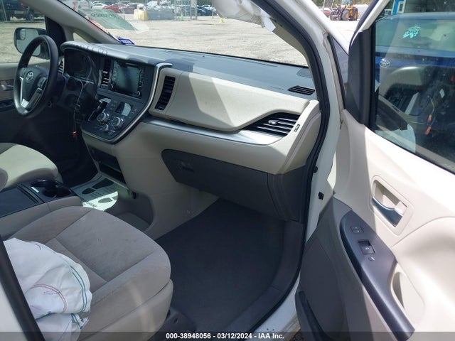 Toyota SIENNA LE 2020 5TDKZ3DC2LS055541 Image 5