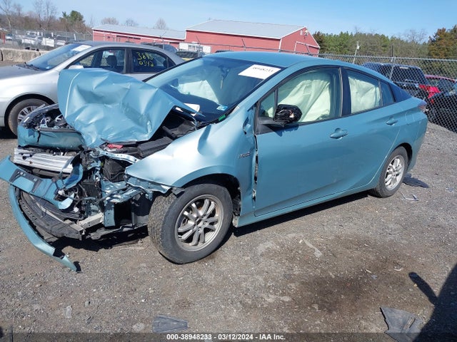 Toyota Prius Two 2016 JTDKBRFU3G3514855 Image 2