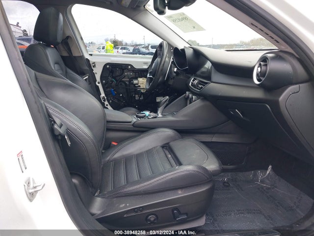 ZARFAECNXJ7573241 Alfa Romeo Giulia Ti Sport Rwd