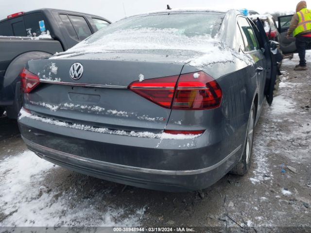 1VWBA7A31JC048563 Volkswagen Passat 2.0t Se