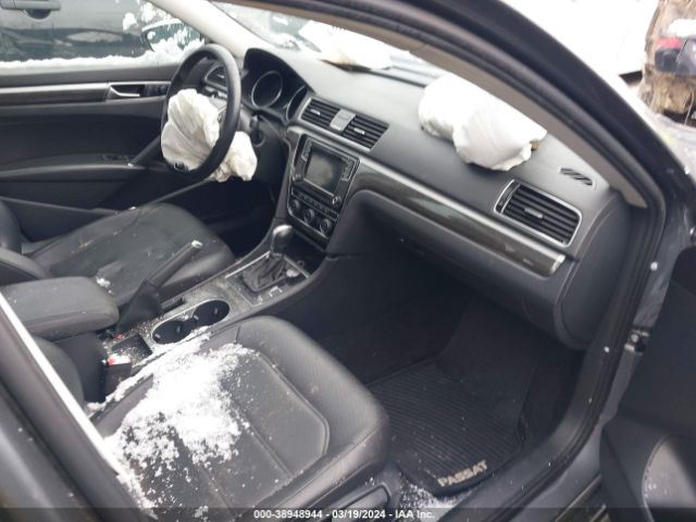 1VWBA7A31JC048563 Volkswagen Passat 2.0t Se