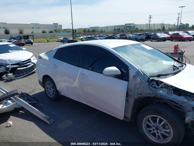 Toyota Prius Three 2017 JTDKARFU5H3051444 Image 14