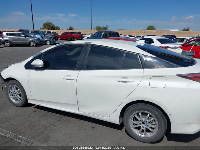 Toyota Prius Three 2017 JTDKARFU5H3051444 Image 15