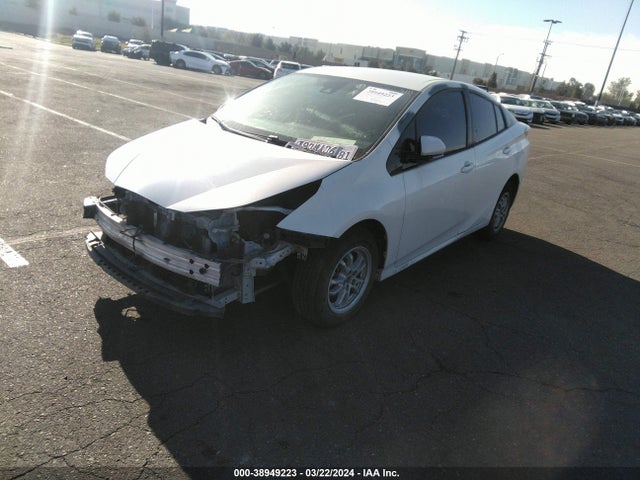 Toyota Prius Three 2017 JTDKARFU5H3051444 Image 2