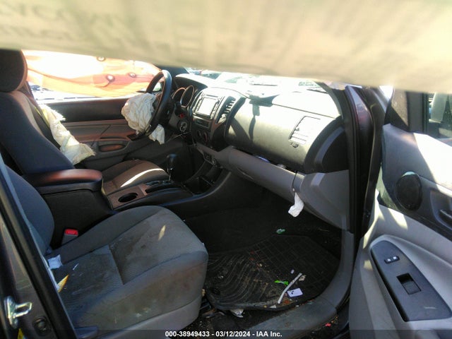 Toyota Tacoma 2015 5TFJX4CN8FX050353 Image 5