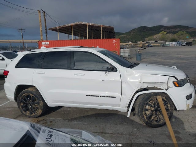1C4RJEAG3NC153278 Jeep Grand Cherokee Wk Laredo X 4x2