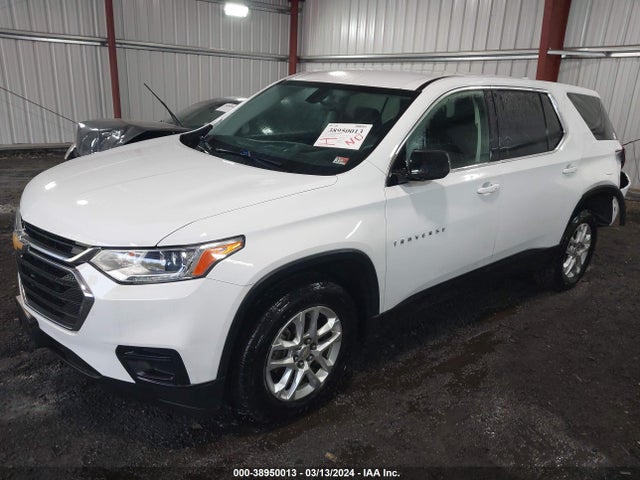 Chevrolet Traverse Ls 2018 1GNEVFKW2JJ193296 Image 2