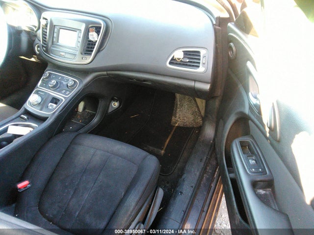 Chrysler 200 Limited 2015 1C3CCCAB0FN731596 Image 5