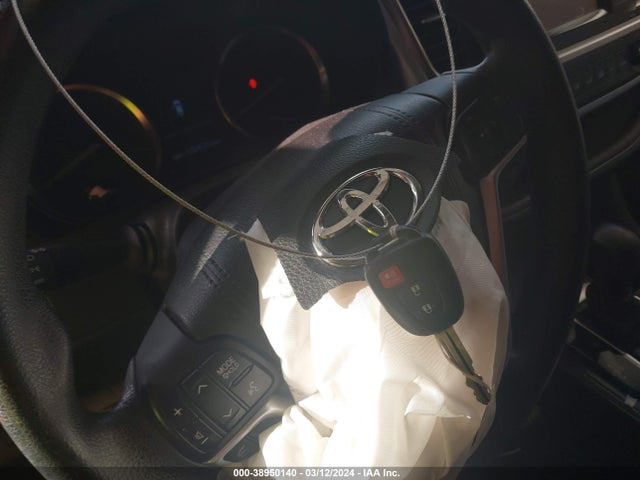 Toyota Highlander Le V6 2015 5TDZKRFHXFS075992 Image 9