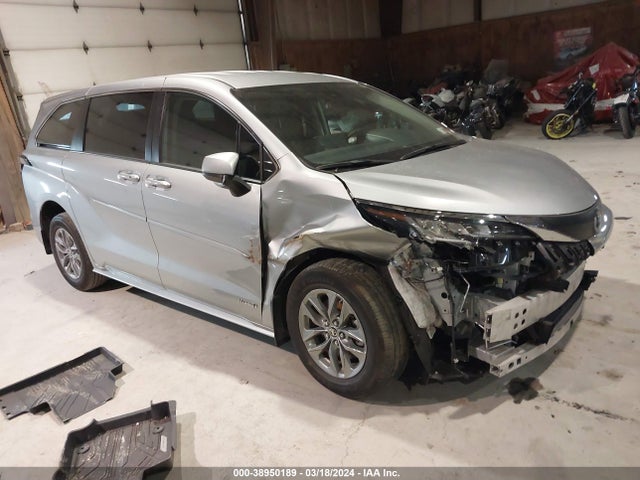 Toyota SIENNA LE 2021 5TDKRKEC9MS038102 Image 1