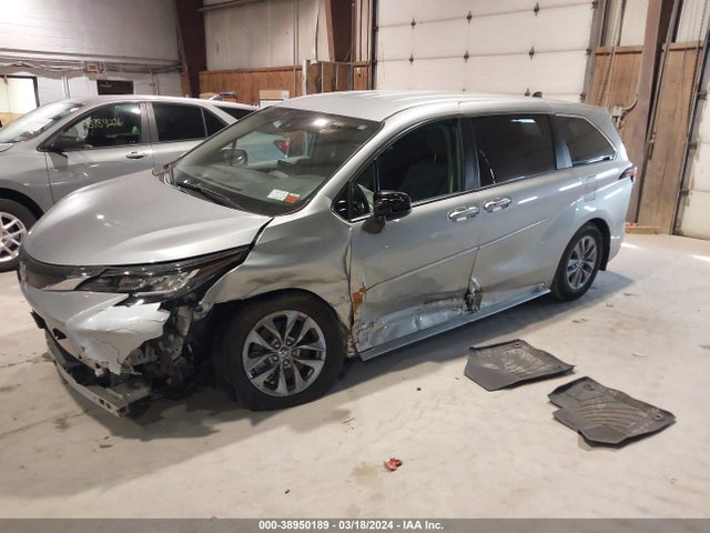 Toyota SIENNA LE 2021 5TDKRKEC9MS038102 Image 2