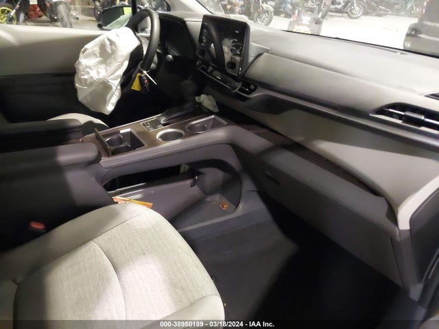 Toyota SIENNA LE 2021 5TDKRKEC9MS038102 Image 5