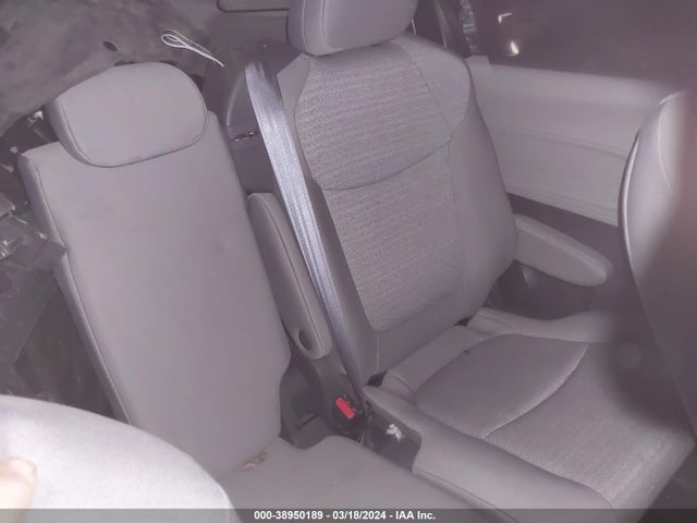 Toyota SIENNA LE 2021 5TDKRKEC9MS038102 Image 8