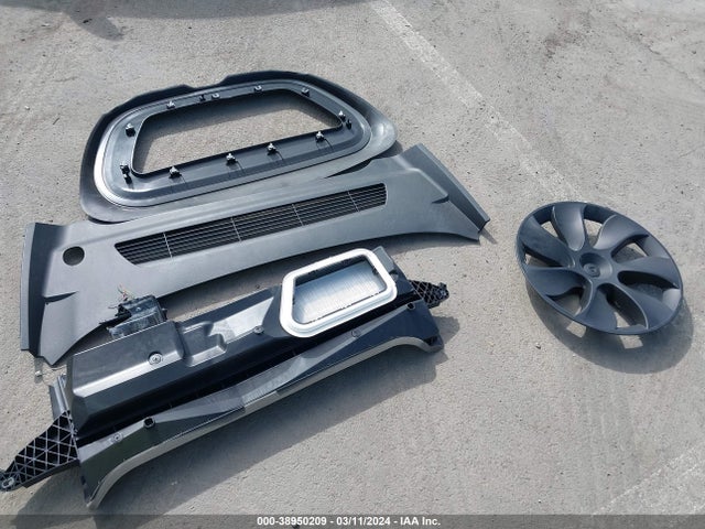 Tesla Model Y 2023 7SAYGDEE2PF748581 Image 12