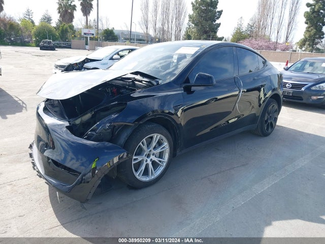 Tesla Model Y 2023 7SAYGDEE2PF748581 Image 2