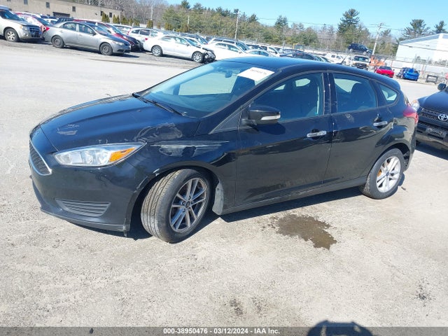 Ford FOCUS SE 2017 1FADP3K21HL330341 Image 2