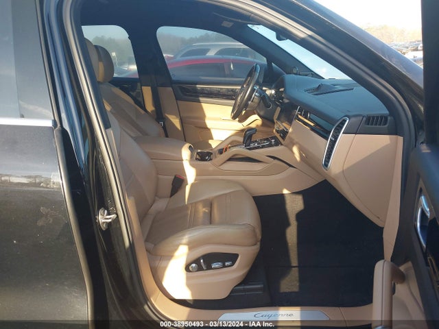 2019 PORSCHE CAYENNE WP1AA2AY1KDA04828 Photo 4