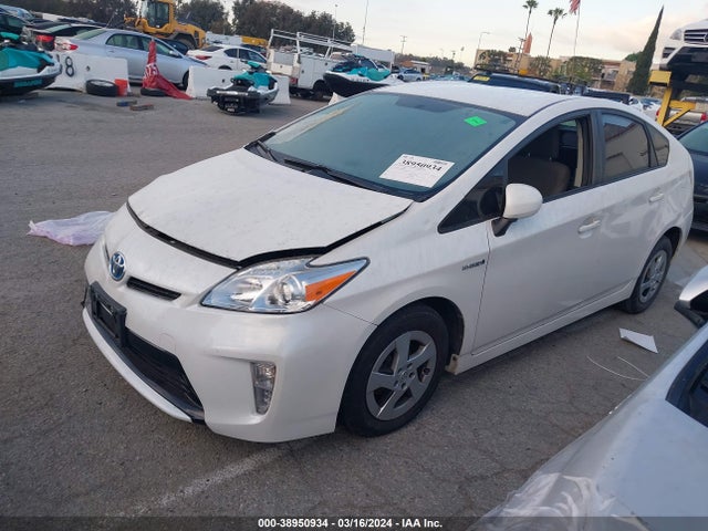 Toyota Prius Three 2014 JTDKN3DU0E0382286 Image 2