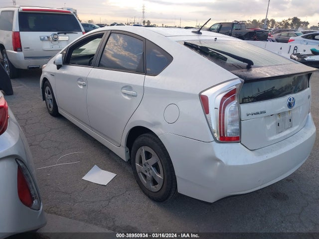 Toyota Prius Three 2014 JTDKN3DU0E0382286 Image 3