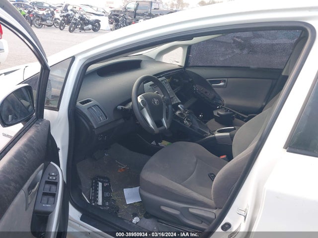 Toyota Prius Three 2014 JTDKN3DU0E0382286 Image 5