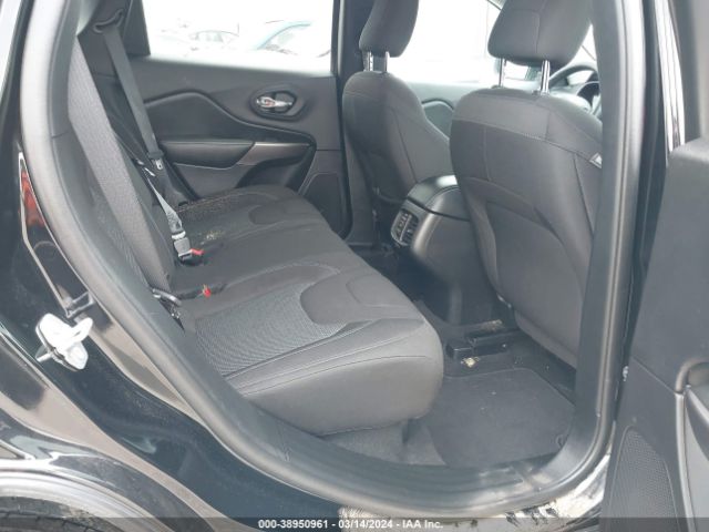 1C4PJLCB0KD358124 Jeep Cherokee Latitude Fwd