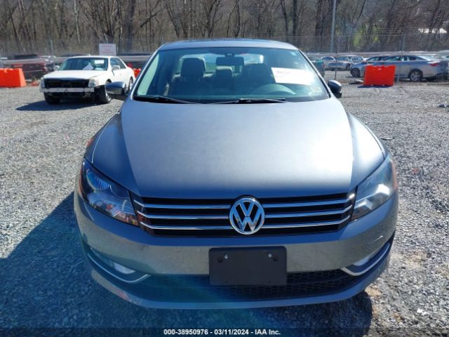 1VWBT7A3XFC075214 Volkswagen Passat 1.8t Se