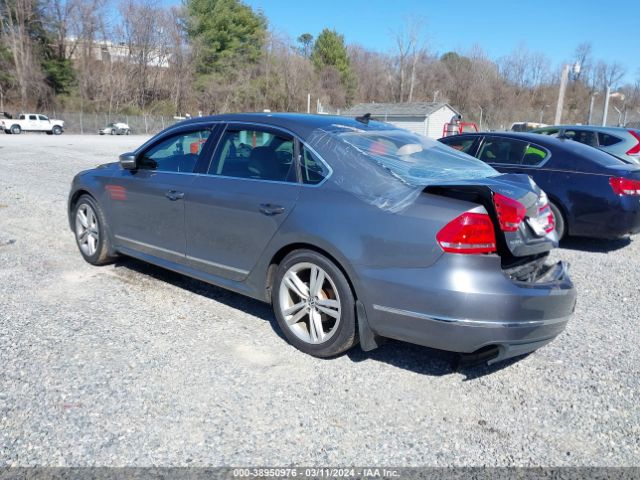1VWBT7A3XFC075214 Volkswagen Passat 1.8t Se
