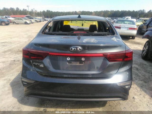 3KPF24ADXME289463 KIA FORTE FE
