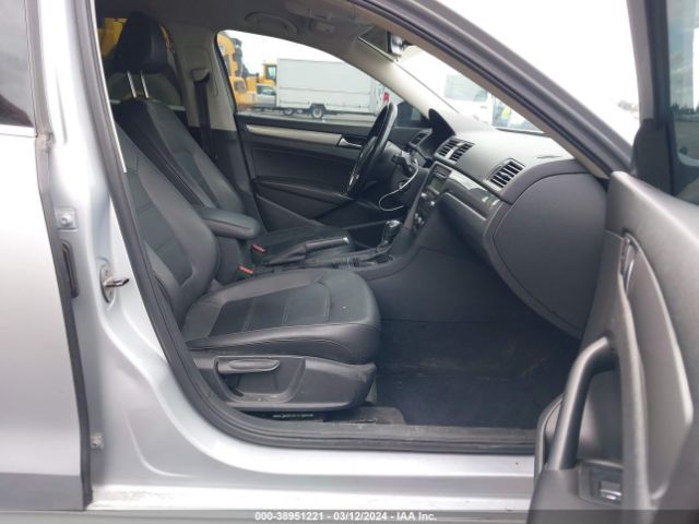 1VWAT7A30EC022998 Volkswagen Passat 1.8t Wolfsburg Edition
