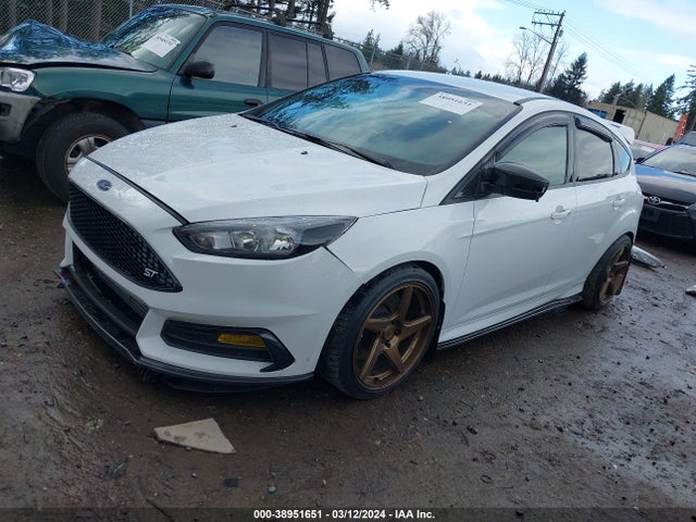 Ford FOCUS ST 2018 1FADP3L97JL332225 Image 2