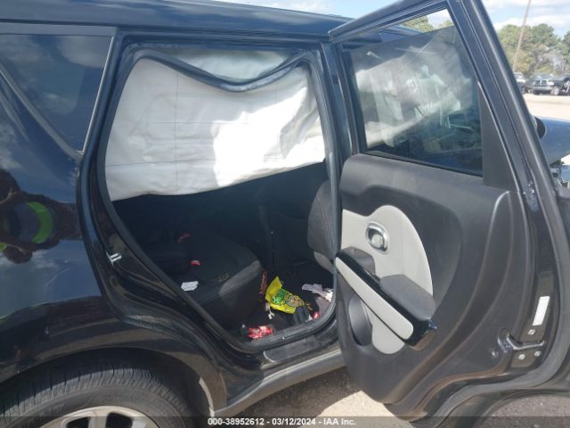 KNDJP3A58J7563088 KIA SOUL +