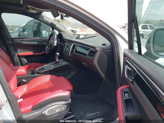 2017 PORSCHE MACAN WP1AB2A57HLB10072 Photo 4