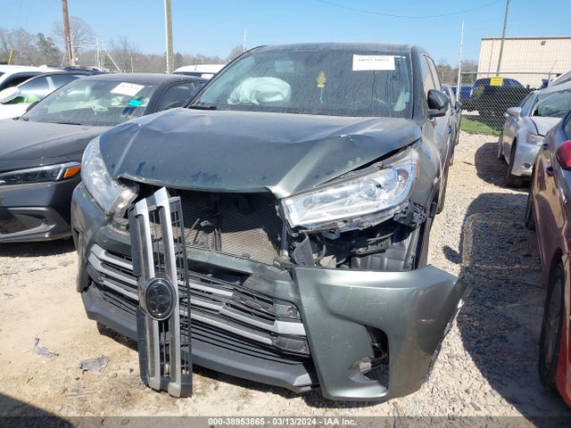 Toyota Highlander Le 2018 5TDZARFH9JS038055 Image 12