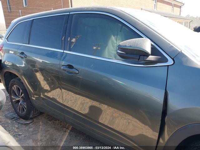 Toyota Highlander Le 2018 5TDZARFH9JS038055 Image 13