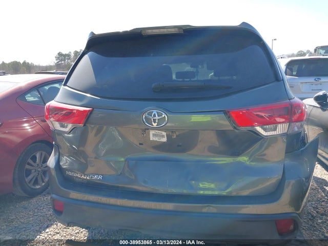 Toyota Highlander Le 2018 5TDZARFH9JS038055 Image 16