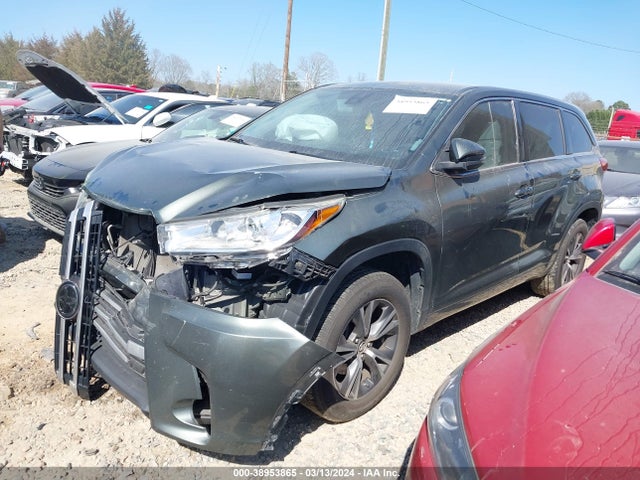 Toyota Highlander Le 2018 5TDZARFH9JS038055 Image 2