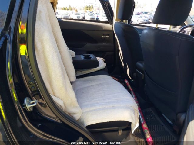 JA4AZ2A36JZ006133 Mitsubishi Outlander Es