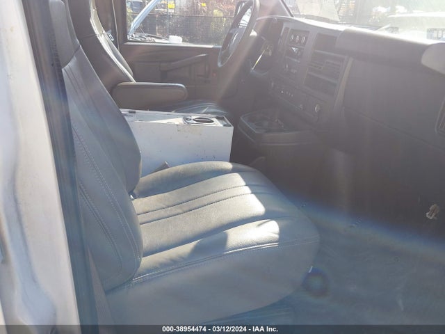 Chevrolet Express 2500 Work Van 2019 1GCWGAFP4K1323433 Image 5