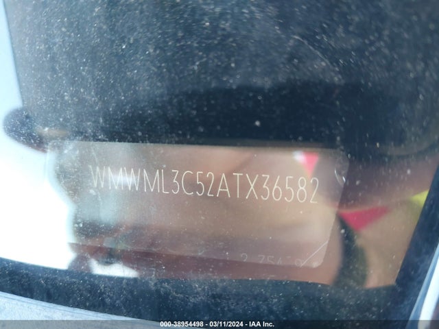 2010 MINI COOPER CLUBMAN WMWML3C52ATX36582 Photo 8