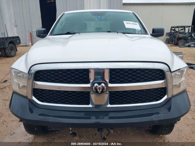 1C6RR7KM4JS274756 RAM 1500 Tradesman  4x4 5'7 Box