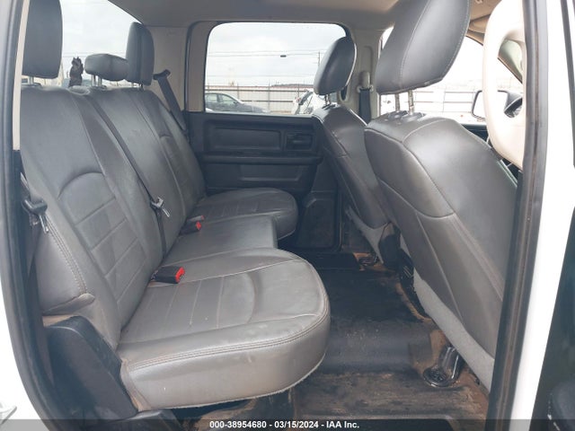 1C6RR7KM4JS274756 RAM 1500 Tradesman  4x4 5'7 Box