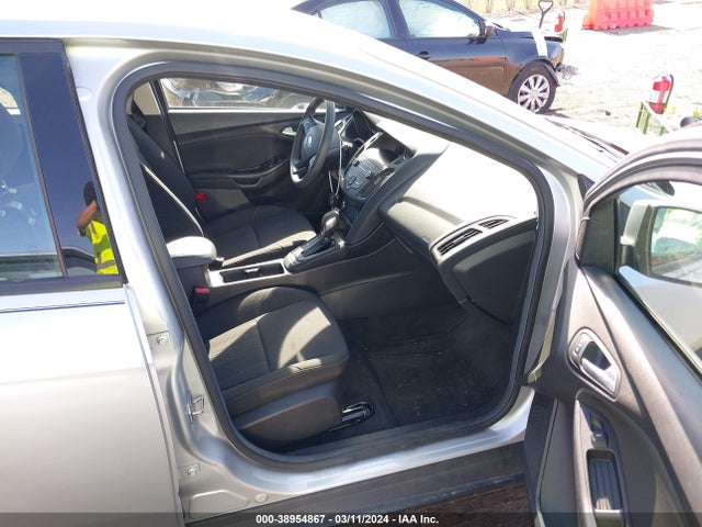 Ford FOCUS SE 2018 1FADP3F27JL215341 Image 5