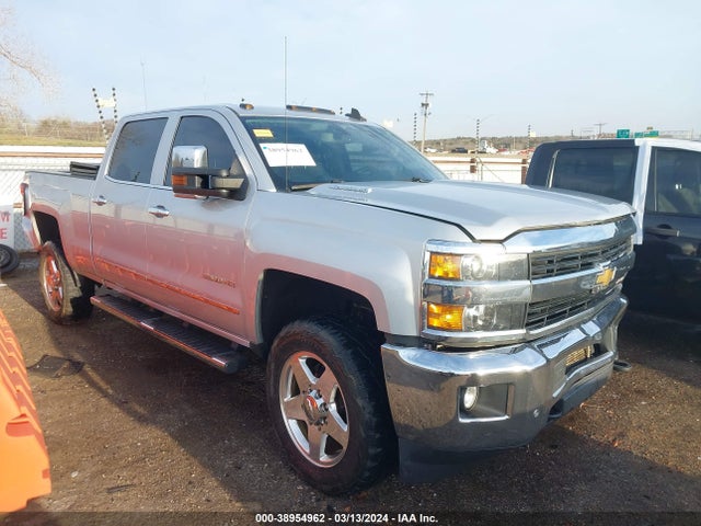 2015 1GC1KWE81FF639624 main image