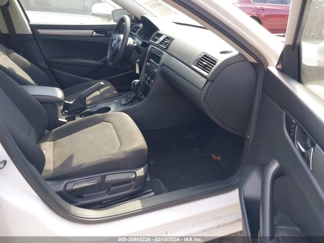 1VWAS7A38EC101354 Volkswagen Passat 1.8t S