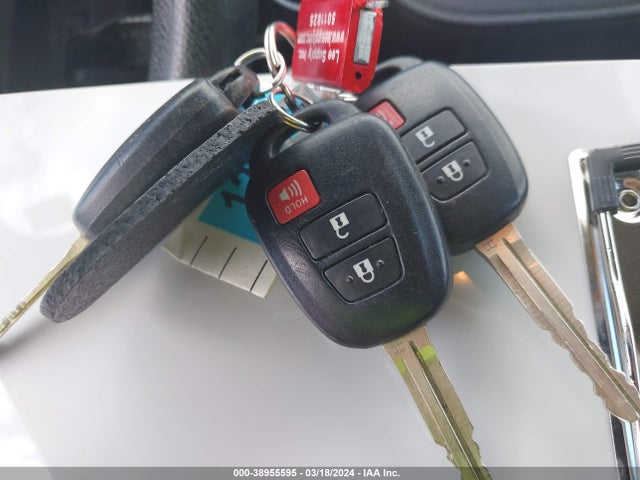 Toyota RAV4 LE 2015 2T3ZFREV4FW202567 Image 11