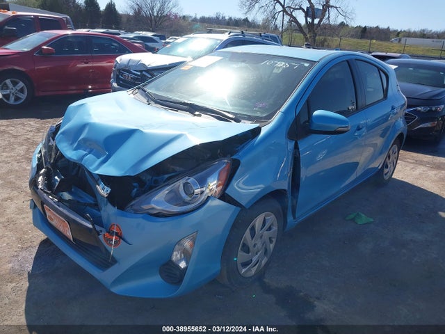 Toyota Prius C Three 2015 JTDKDTB3XF1107257 Image 2