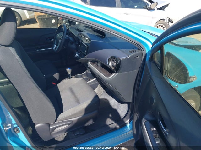 Toyota Prius C Three 2015 JTDKDTB3XF1107257 Image 5