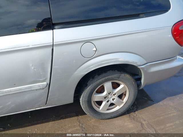 2005 DODGE GRAND CARAVAN SXT VIN: 2D4GP44L95R401245