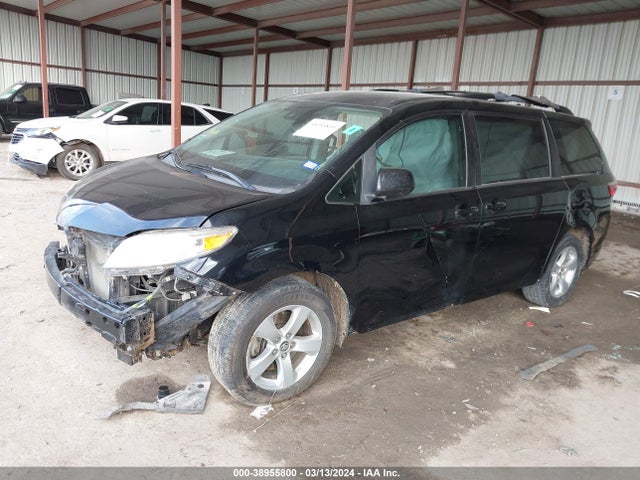 Toyota Sienna Le 8 Passenger 2018 5TDKZ3DC1JS947468 Image 2